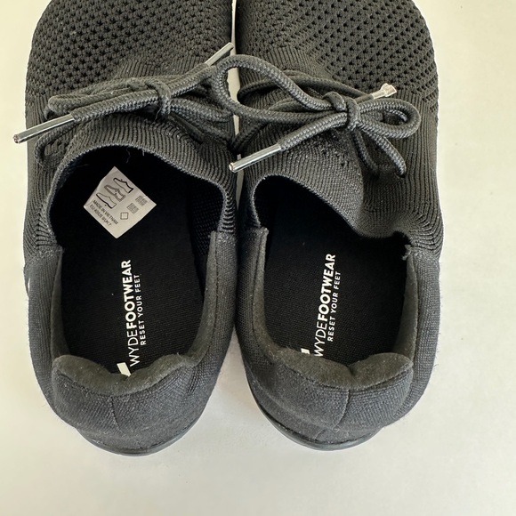 Wydefootware • Hallux 1.0 in charcoal Barefoot Minimalist wide toe shoe - Picture 2 of 8